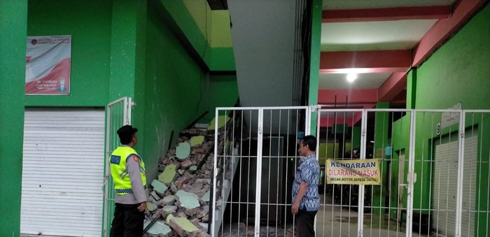 Tembok Pasar Banjarjo Bojonegoro jebol