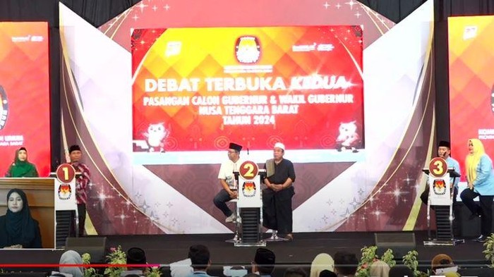 Tiga paslon mengikuti debat kedua Pemilihan Gubernur (Pilgub) NTB 2024 di Mataram, Jumat (8/11/2024). (Tangkapan layar Youtube KPU NTB)