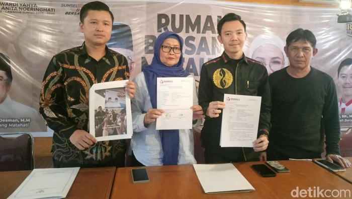 Tim advokasi salah satu paslon Gubernur Sumsel laporkan anggota DPD RI ke bawaslu.