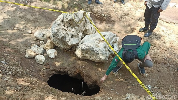 Tim Badan Geologi Cek Lokasi Lubang Misterius di Sungai Blitar