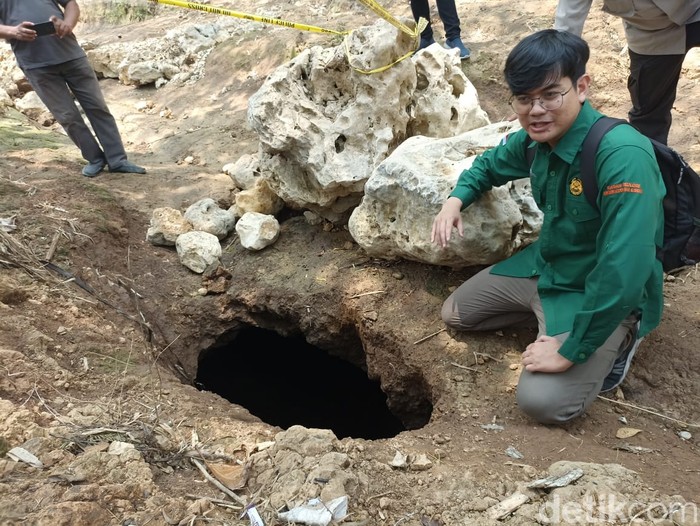 Tim Badan Geologi Cek Lokasi Lubang Misterius di Sungai Kaliasat Blitar