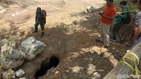 Fenomena langka di Blitar soal lubang misterius menyedot air Sungai Kaliasat, membuat Badan Geologi Kementerian ESDM Bandung cek lokasi.