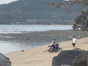 Turis Israel Geber-geber Motor di Pantai, Langsung Didenda Polisi Rp 2 Juta