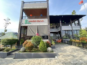 Bandung Punya Tempat Ngopi di Perkebunan yang Asri