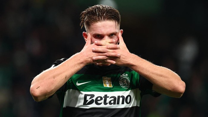 Soccer Football - Primeira Liga - Sporting CP v Estrela - Estadio Jose Alvalade, Lisbon, Portugal - November 1, 2024 Sporting CPs Viktor Gyokeres celebrates scoring their second goal REUTERS/Pedro Nunes