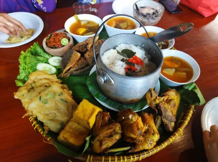 5 Restoran Keluarga dengan Makanan Sunda Autentik