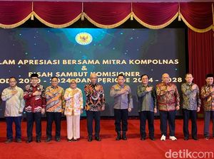 Pisah Sambut Komisioner Kompolnas, Benny Mamoto Serahkan Jabatan ke BG