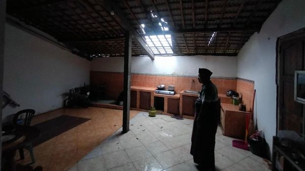 angin kencang di Lamongan