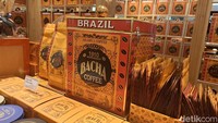 Awalnya hanya menyediakan konsep coffee to go, kini Bacha Coffee Plaza Indonesia mengganti konsep. Mereka telah menambahkan coffee room di area gerai dengan nuansa yang tak kalah mewah. Foto: detikcom/Diah Afrilian