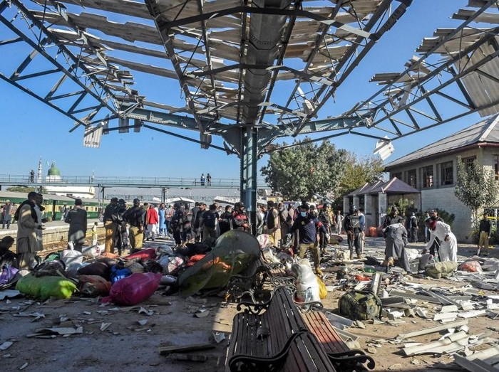 Passengers belongings are seen scattered on the platform after an explosion at a railway station in Quetta, in Pakistans Balochistan province, on November 9, 2024. Pakistani separatists killed at least 22 people on November 9 in a bombing targeting a railway station in Balochistan province, local officials and a militant group said. (Photo by Banaras KHAN / AFP)