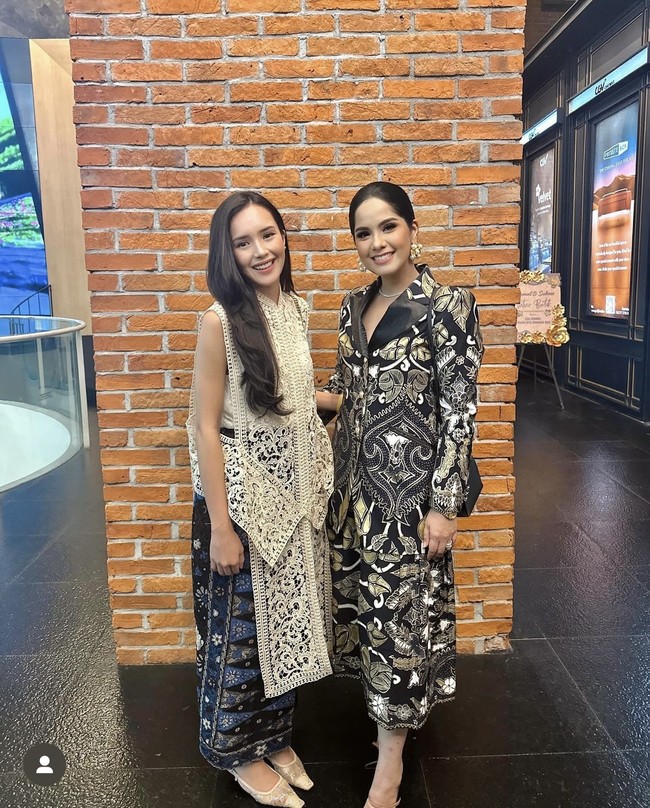 Beby maupun pihak keluarga sendiri hingga kini belum menanggapi gosip yang sedang beredar tersebut. Di unggahan-unggahn terbarunya, istri Rizki Natakusumah itu terlihat semakin cantik mempesona. Foto: Instagram/@bebytsabina