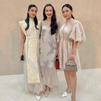 Di beberapa unggahan terbarunya Beby memang terlihat sedang menyukai pakaian yang longgar. Seperti dalam foto, saat Beby menghadiri acara fashion show Sapto Djojokartiko. Foto: Instagram/@bebytsabina