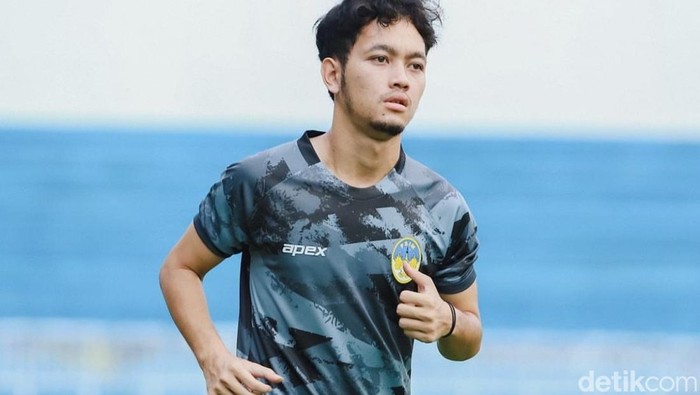 Bek PSIM Jogja, M Fariz kembai ke latihan pasca cedera, Jumat (7/11/2024).