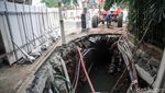 Biang Kerok Banjir, Saluran Air di Kebayoran Baru Dibongkar