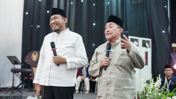 Calon Bupati Achmad Fauzi Wongsojudo bersama KH Imam Hasyim