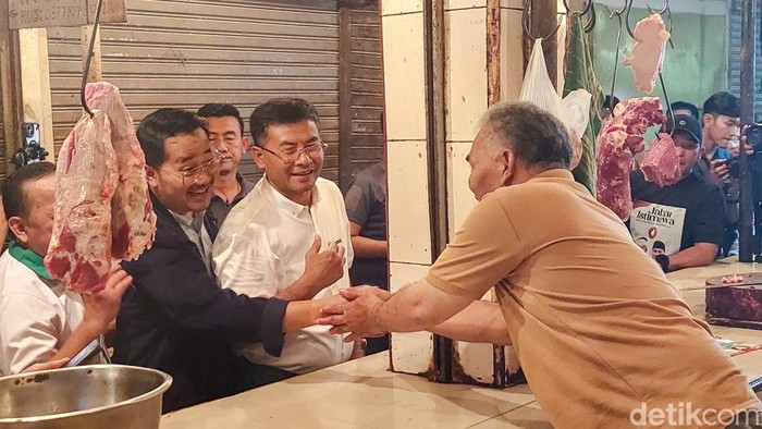 Cawagub Jabar Nomor 4, Erwan Setiawan Blusukan ke Pasar Antri Cimahi