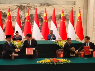 Disaksikan Prabowo dan Xi Jinping, Bahlil Teken Kerja Sama Mineral