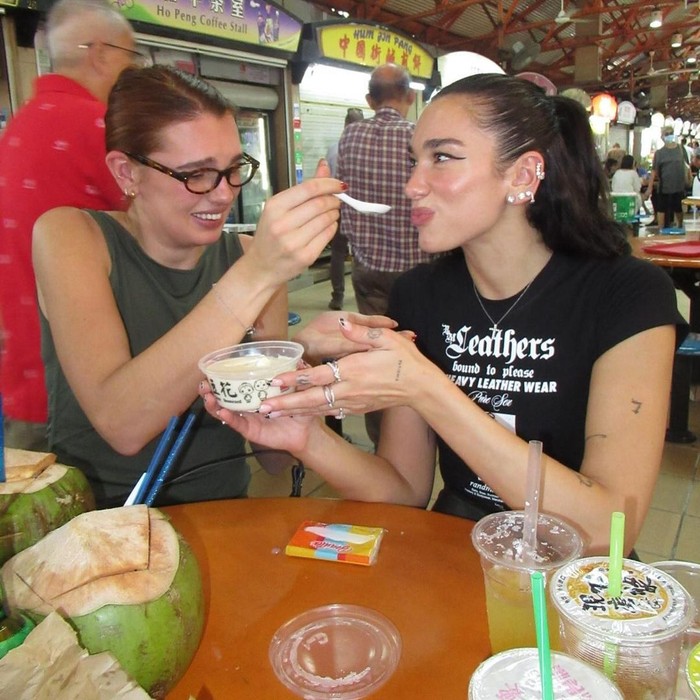 Dua Lipa kulineran di Singapura Dua Lipa kulineran di Singapura