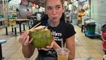 Seru! Dua Lipa Cicip Nasi Padang dan Mee Pok di Singapura