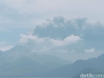 Warga Gelar Ritual Seusai Lewotobi Meletus, Perempuan Dilarang Masuk Kampung