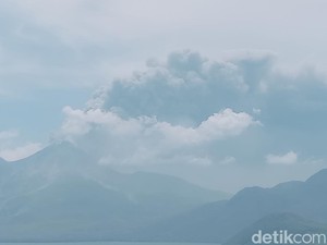 Warga Gelar Ritual Seusai Lewotobi Meletus, Perempuan Dilarang Masuk Kampung