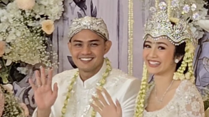 Febby Rastanty menikah dengan Drajad Djumantara.