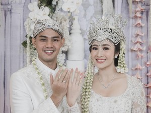 Suami Menangis Bahagia Nikahi Febby Rastanty