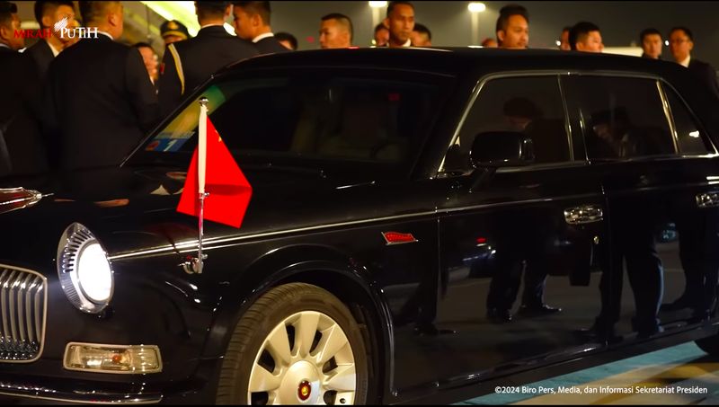 Hongqi L5 jemput Prabowo setibanya di China
