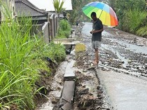 Baru Sebulan Diperbaiki, Jalan Besakih-Menanga Rusak Diguyur Hujan