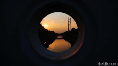 Jeda Sejenak di Kanal Kota, Bekate