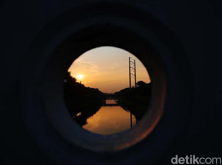 Jeda Sejenak di Kanal Kota, Bekate