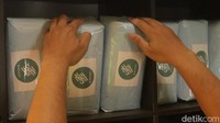 Di samping berjualan kain kafan, dalam live Yoka juga memberikan edukasi kepada penonton akan pentingnya menyiapkan kain kafan semasa masih hidup.