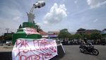 Kecewa Serapan Industri Berkurang, Pengepul Mandi dan Buang Susu Sapi