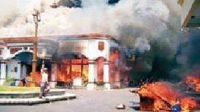 Kerusuhan Tuban 2006 karena pendukung salah satu calon kalah