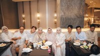 Ibunda Levian belum lama ini berulang tahun ke 25. Ia pun merayakan ulang tahunnya dengan makan-makan bersama orang terkasih. Foto: Instagram @lestikejora