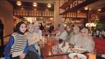 Keseruan Lesti Kejora Saat Makan Bareng Suami dan Sahabat