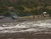 Diguyur Hujan Deras, Lautan Pasir Bromo Berubah Jadi Sungai tapi Jangan Panik
