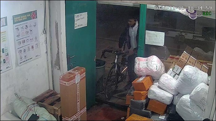 Maling speasialis sepeda mahal yang biasa beraksi di apartemen Jakarta hingga Jabar diringkus polisi. Foto: Dok Subdit Jatanras