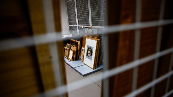 Artworks from the Sursock Museum are collected in its underground storage following its temporary closure, amid the ongoing hostilities between Hezbollah and Israeli forces, in Beirut, Lebanon, November 5, 2024. REUTERS/Yara Nardi
