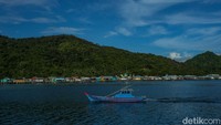 Selain membawa umpan, solar panel menjadi pilihan para nelayan untuk melengkapi keperluannya selama melaut seperti lampu pada malam hari, GPS, responder sonar, radio hingga mengisi daya handphone.