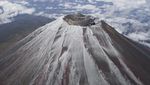 Potret Gunung Fuji di Jepang Akhirnya Bersalju Lagi