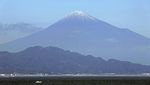 Potret Gunung Fuji di Jepang Akhirnya Bersalju Lagi