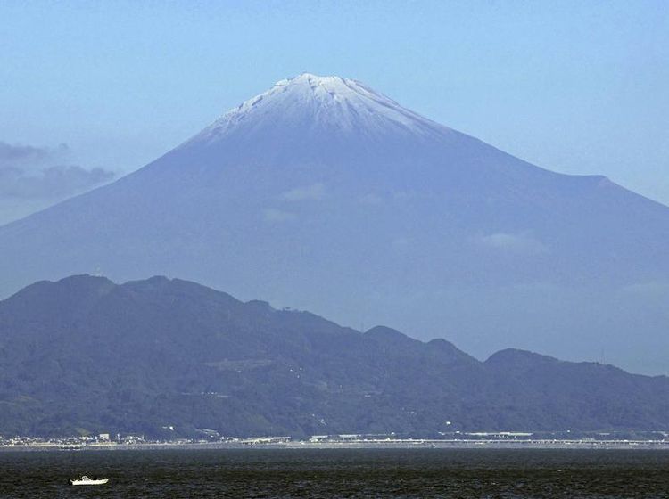 Gunung Fuji yang Kini Bersalju Lagi