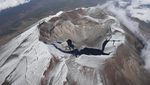 Potret Gunung Fuji di Jepang Akhirnya Bersalju Lagi