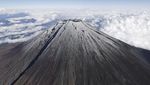 Potret Gunung Fuji di Jepang Akhirnya Bersalju Lagi