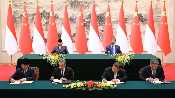 Prabowo Subianto bersama Xi Jinping menyaksikan penandatanganan 7 kesepakatan kerja sama antara Indonesia dan Tiongkok. Foto: Muchlis Jr-Biro Pers Sekretariat Presiden