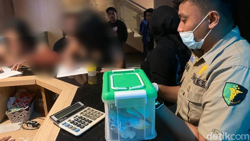 Razia kelab malam di Kota Kupang, Jumat (8/11/2024). (Dok. Polda NTT)