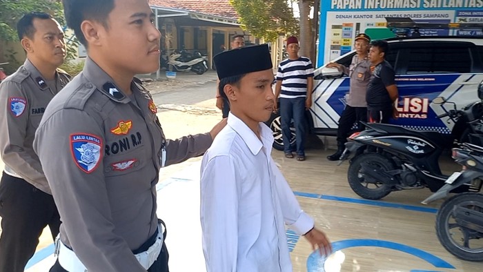 remaja di sampang umpat polisi