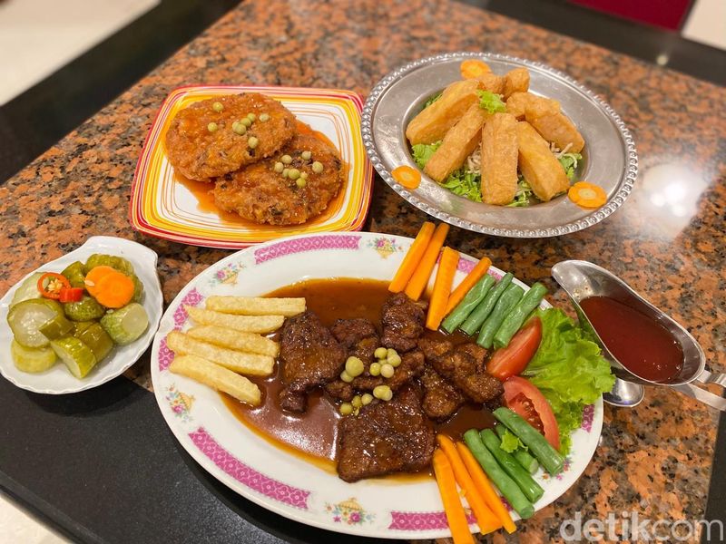 Restoran Paramount Jadi Tempat Makan Keluarga Legendaris Penuh Kenangan