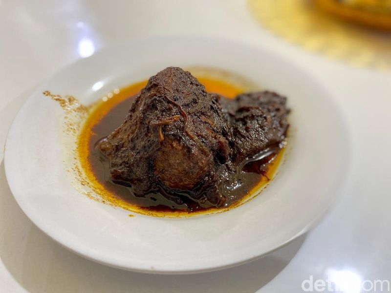 RM Padang Tertua di Jakarta Ini Punya Menu Peranakan Minang China